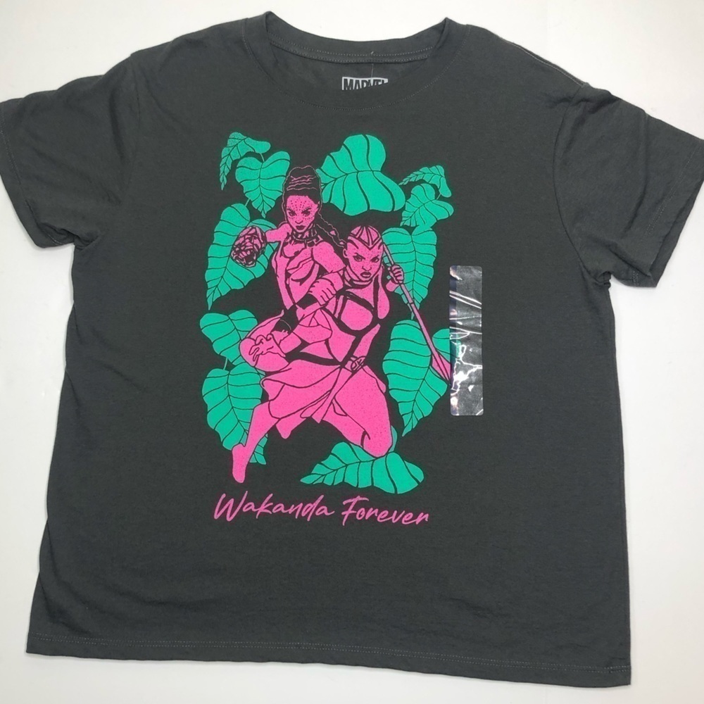 NWT Wakanda Forever Marvel Dark Gray Graphic T-Shirt Women’s Lg